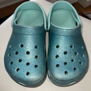 ✨🐊Girls Size J1 Glittery Turquoise Blue Crocs🐊✨